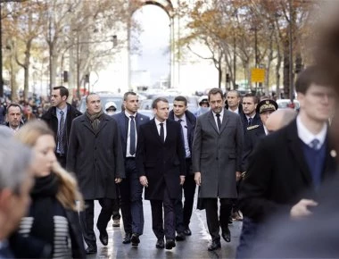 Μακρόν: Από το Μπουένος Άιρες κατευθείαν στην Αψίδα του Θριάμβου